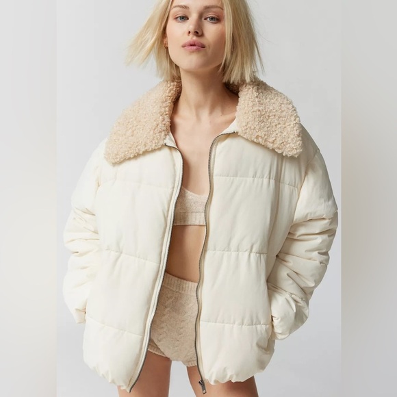 Urban Outfitters Jackets & Blazers - Urban Outfitters Cozy White Puffer